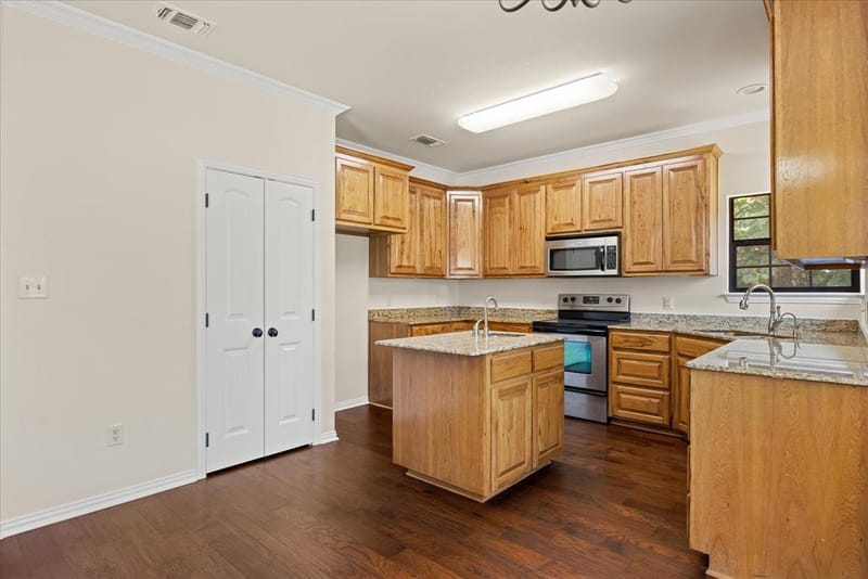 425 Indian Mountain Court, Granbury TX 76048 - Photo 14