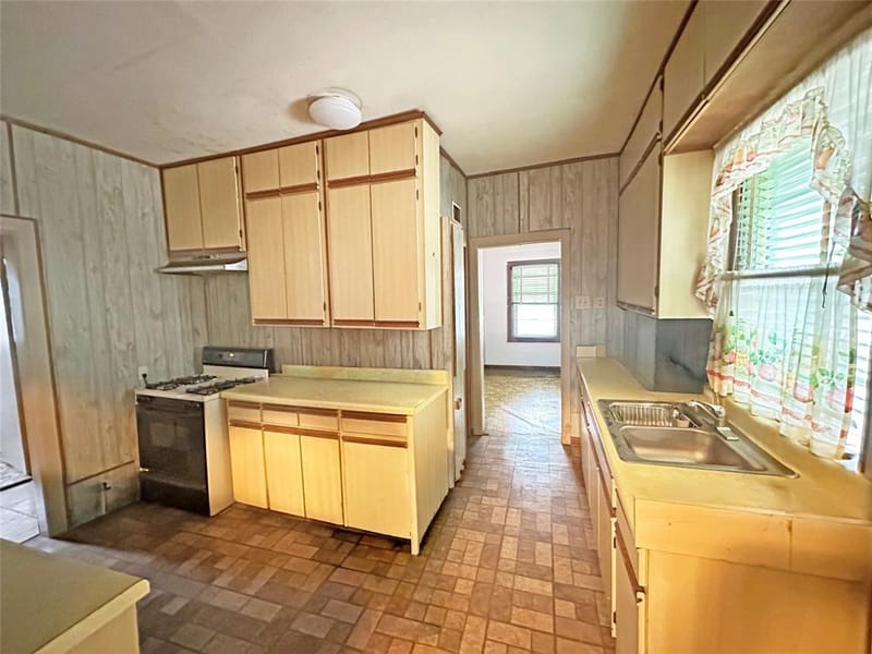1001 Grandview Avenue, Dallas TX 75223 - Photo 14