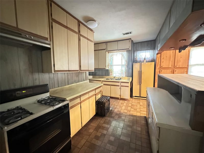 1001 Grandview Avenue, Dallas TX 75223 - Photo 15