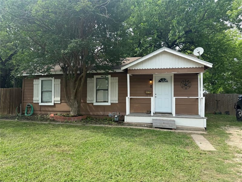 1006 Bishop Street, Commerce TX 75428 - Photo 2