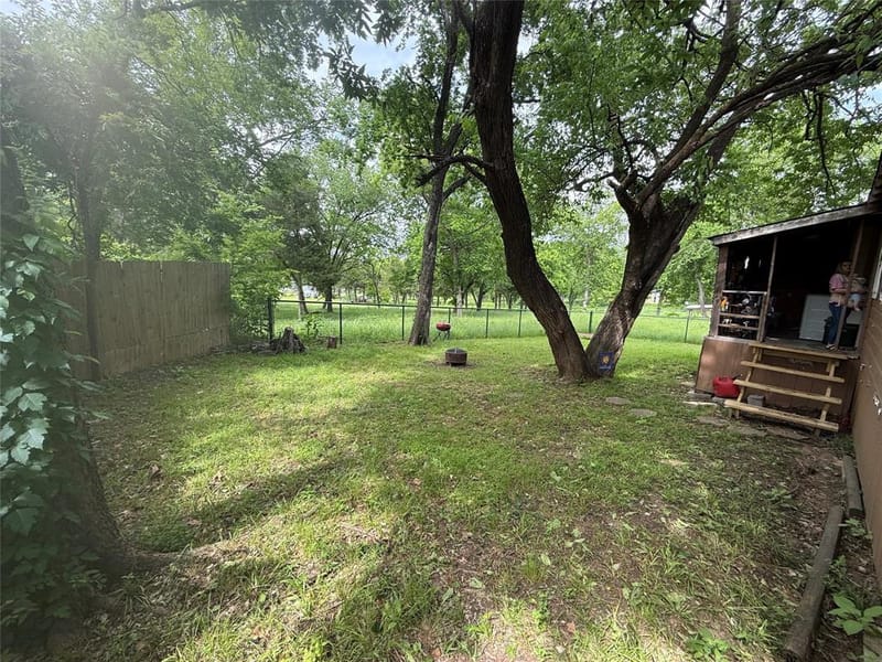 1006 Bishop Street, Commerce TX 75428 - Photo 13