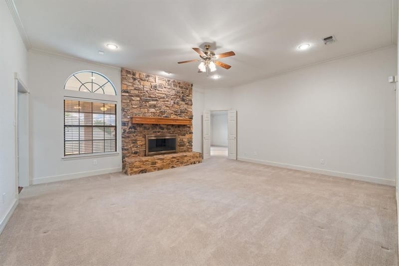 413 Lincoln Oaks Drive, Burleson TX 76028 - Photo 5