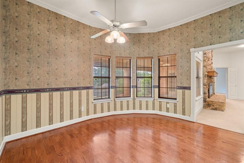 413 Lincoln Oaks Drive, Burleson TX 76028 - Photo 9