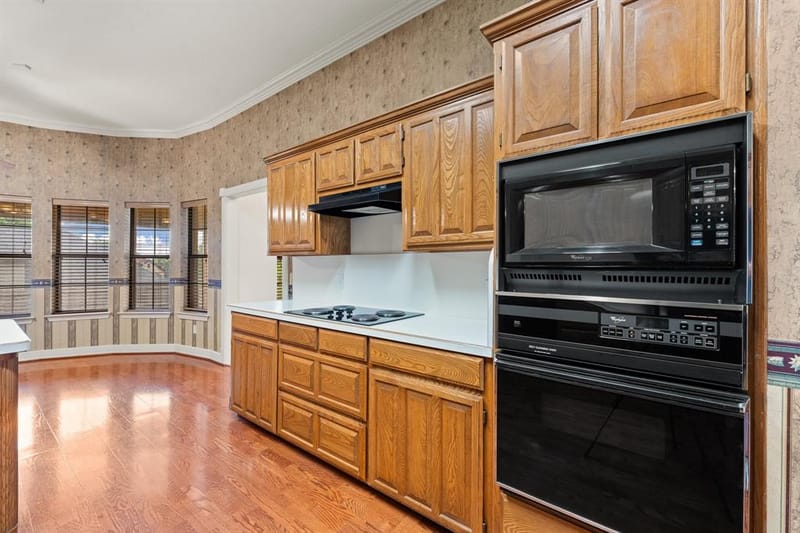 413 Lincoln Oaks Drive, Burleson TX 76028 - Photo 11