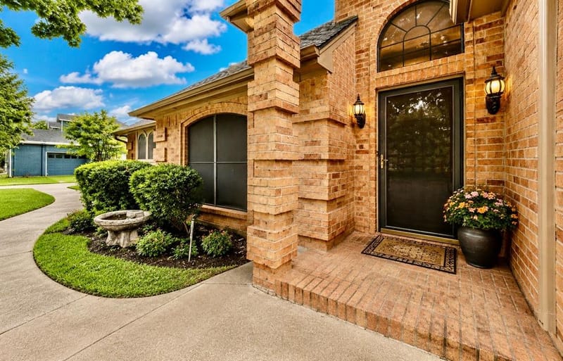 413 Lincoln Oaks Drive, Burleson TX 76028 - Photo 4