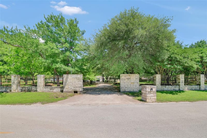 5313 Hidden Oaks Lane, Arlington TX 76017 - Photo 4
