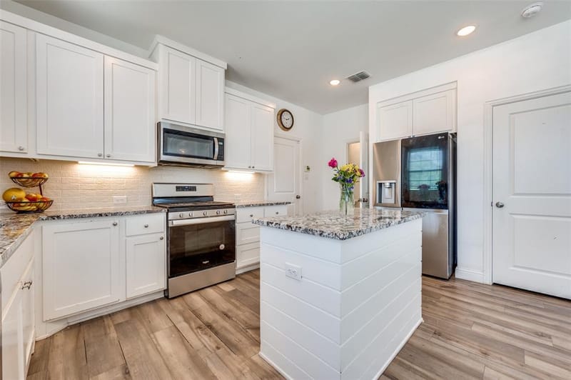 4567 Cypress Thorn Drive, Arlington TX 76005 - Photo 12