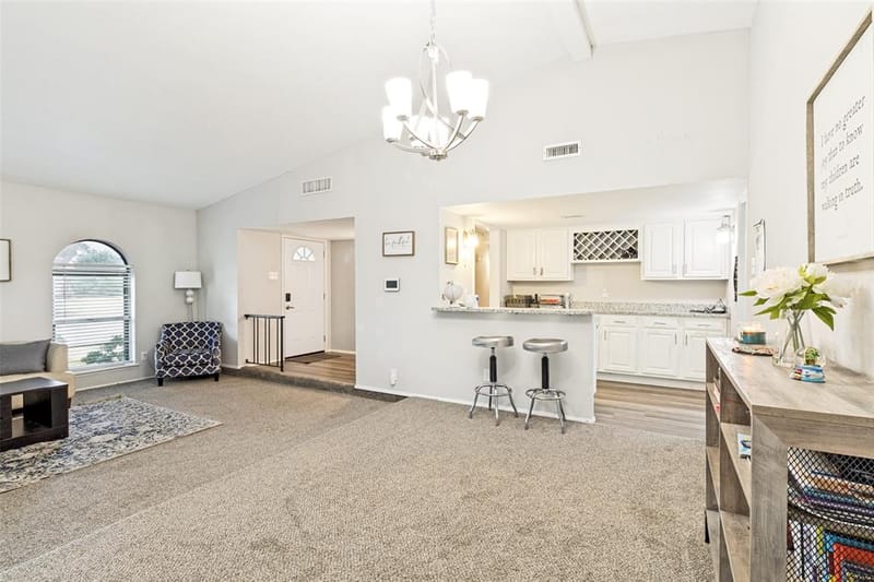 10826 Wallbrook Drive, Dallas TX 75238 - Photo 7