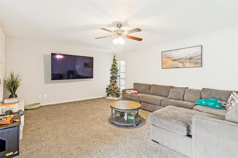 10826 Wallbrook Drive, Dallas TX 75238 - Photo 11