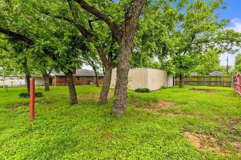 2700 Briarwood Lane, Bellmead TX 76705 - Photo 15