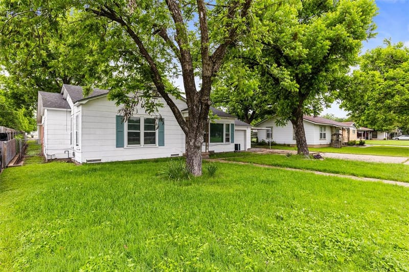 2700 Briarwood Lane, Bellmead TX 76705 - Photo 4