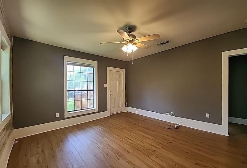 218 S Buffalo Avenue, Cleburne TX 76033 - Photo 5