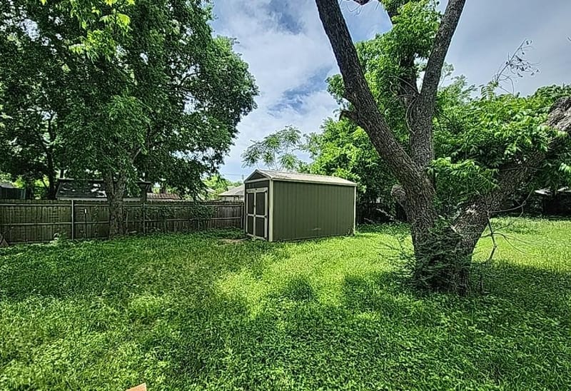 218 S Buffalo Avenue, Cleburne TX 76033 - Photo 15