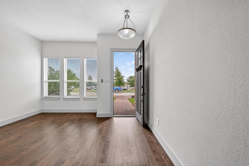 6027 Rivendell Drive, Frisco TX 75035 - Photo 2