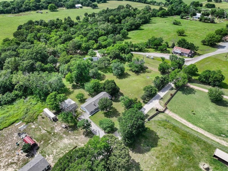 3353 County Road 2130, Telephone TX 75488 - Photo 38