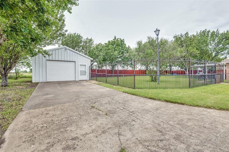 3323 Dasher Street, Lancaster TX 75146 - Photo 34