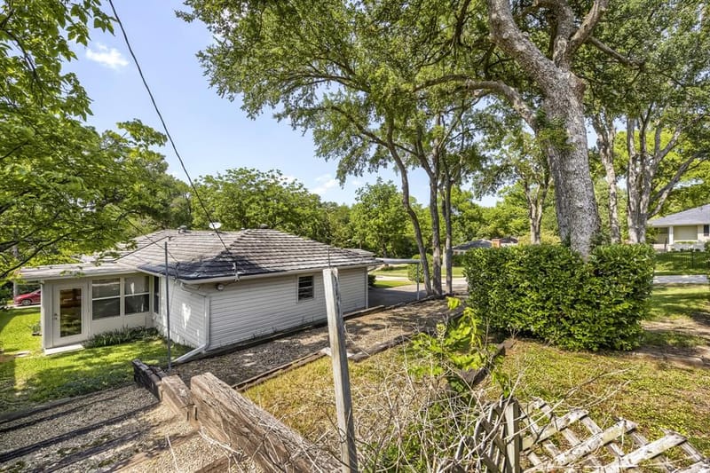 11016 Lippitt Avenue, Dallas TX 75218 - Photo 28