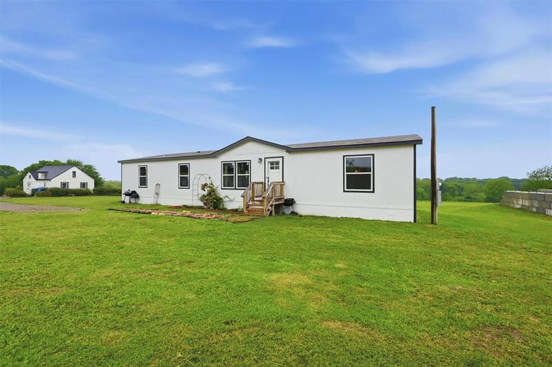 587 Kentucky Town Road, Whitewright TX 75491 - Photo 2