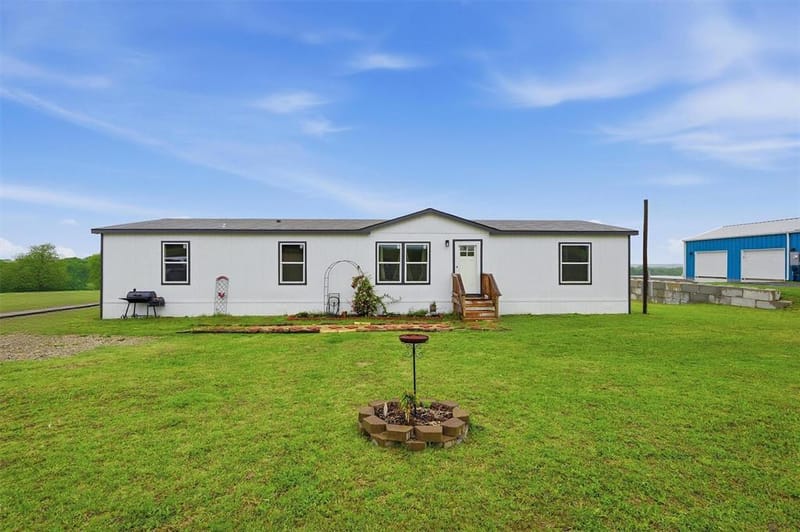 587 Kentucky Town Road, Whitewright TX 75491