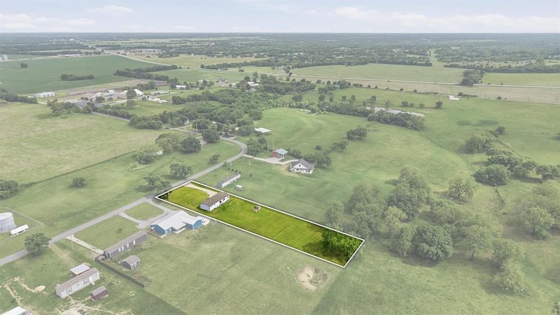 587 Kentucky Town Road, Whitewright TX 75491 - Photo 38