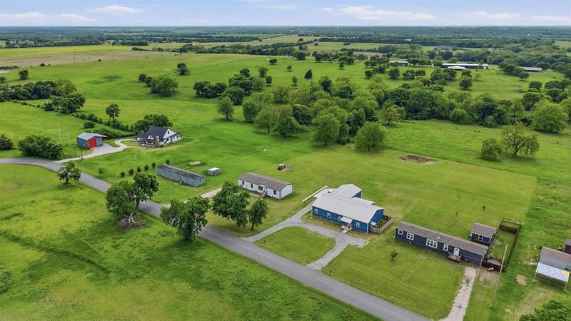 587 Kentucky Town Road, Whitewright TX 75491 - Photo 33
