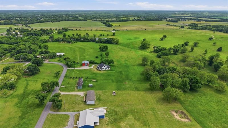 587 Kentucky Town Road, Whitewright TX 75491 - Photo 35