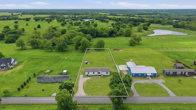 587 Kentucky Town Road, Whitewright TX 75491 - Photo 31