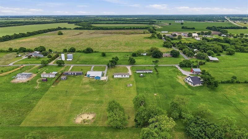 587 Kentucky Town Road, Whitewright TX 75491 - Photo 39