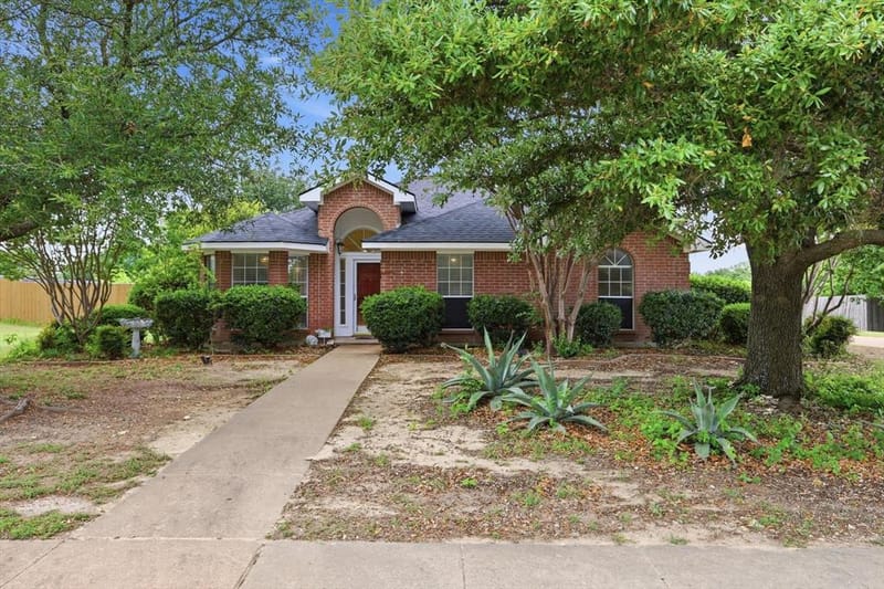 921 High Point Drive, Midlothian TX 76065 - Photo 2