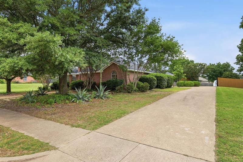 921 High Point Drive, Midlothian TX 76065 - Photo 11