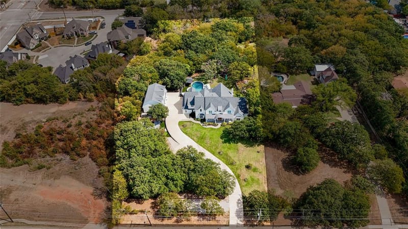 4207 Kelly Elliott Road, Arlington TX 76016 - Photo 3