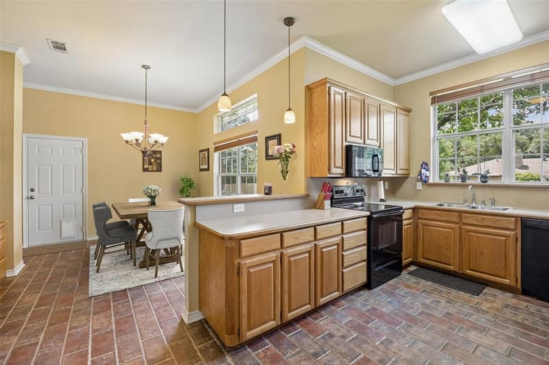 621 W Windsor Drive, Denton TX 76207 - Photo 9