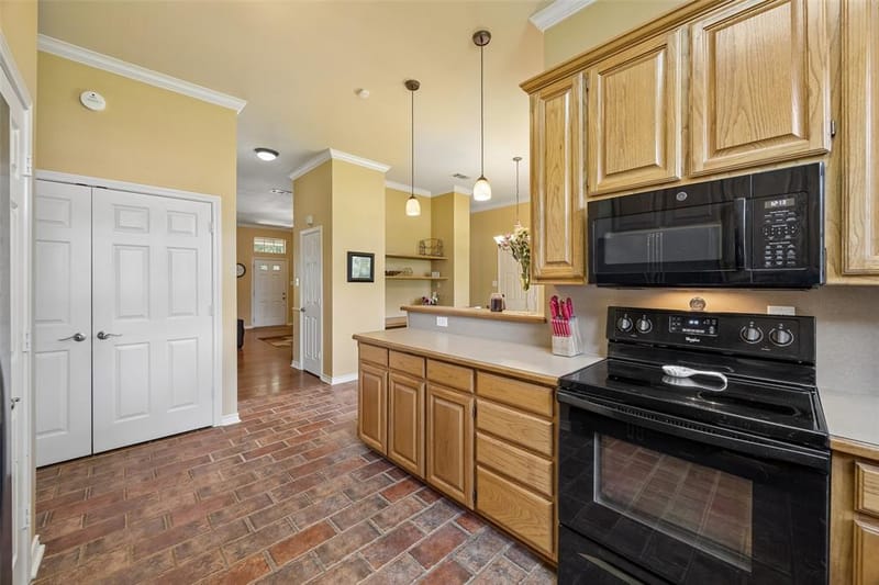 621 W Windsor Drive, Denton TX 76207 - Photo 10