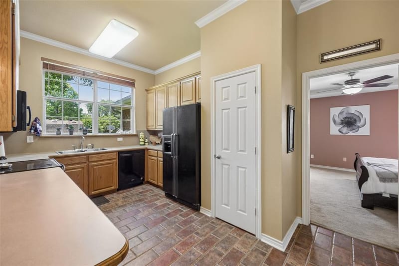 621 W Windsor Drive, Denton TX 76207 - Photo 11