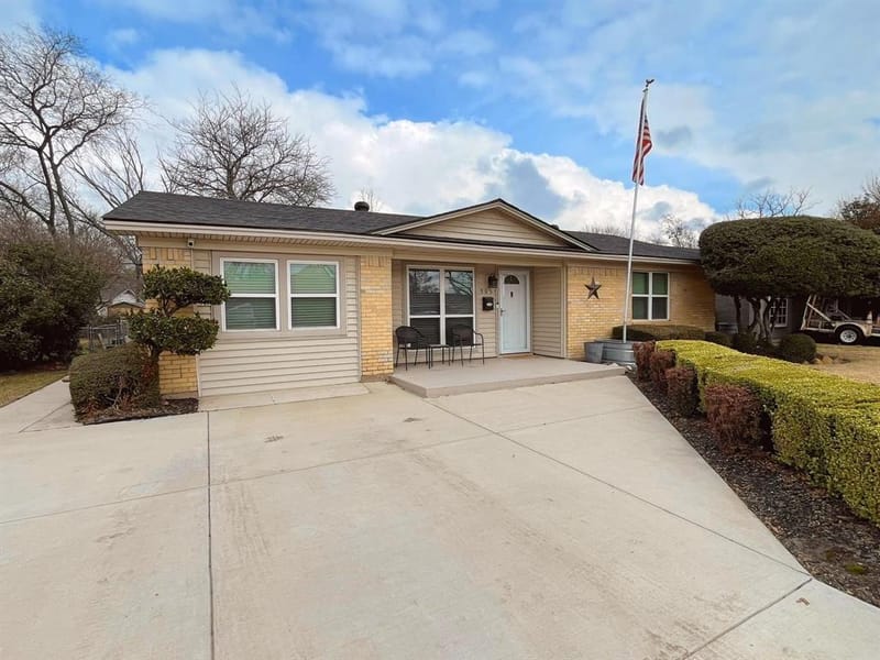 905 Miranda Drive, Mesquite TX 75149 - Photo 2