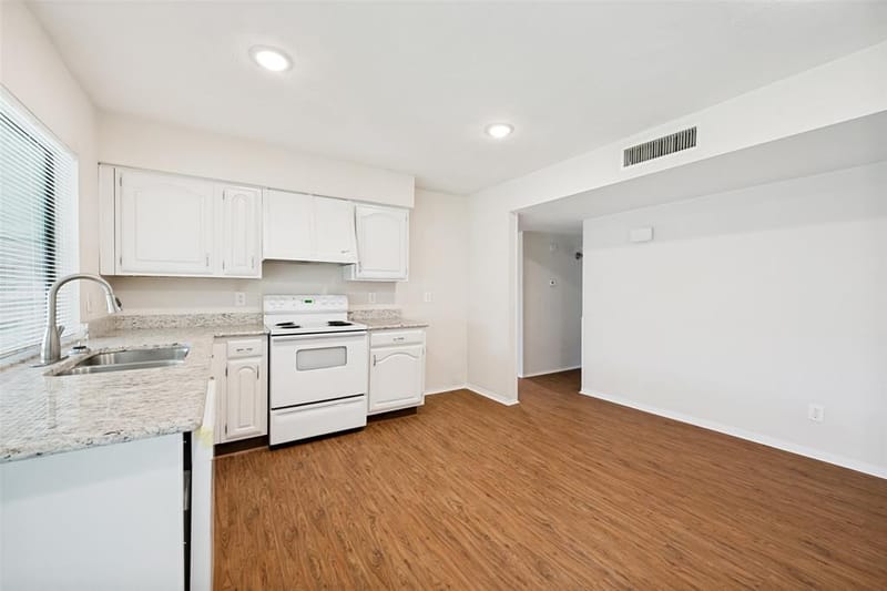 4708 Woodfield Drive, Arlington TX 76016 - Photo 9
