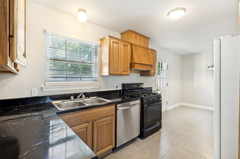 10932 Dunaway Drive, Dallas TX 75228 - Photo 9