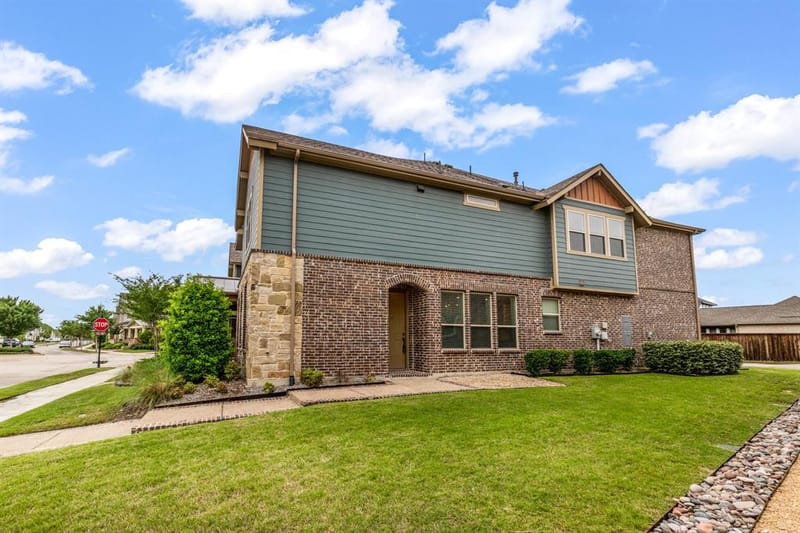 4611 Smokey Quartz Lane, Arlington TX 76005 - Photo 3