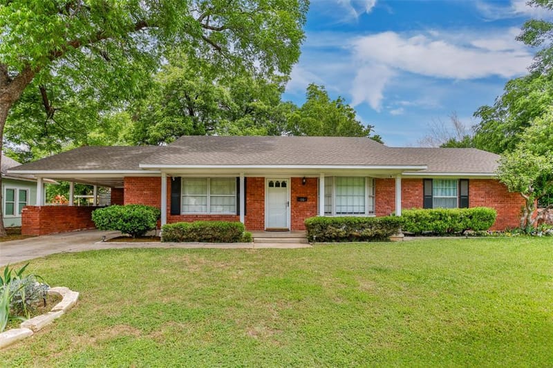 215 E Tennie Street, Gainesville TX 76240