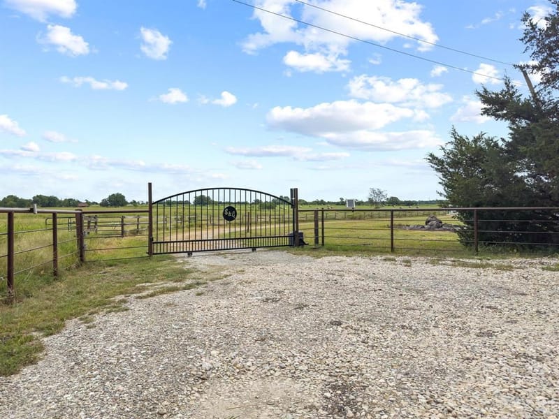 2972 County Road 4826, Wolfe City TX 75496 - Photo 5