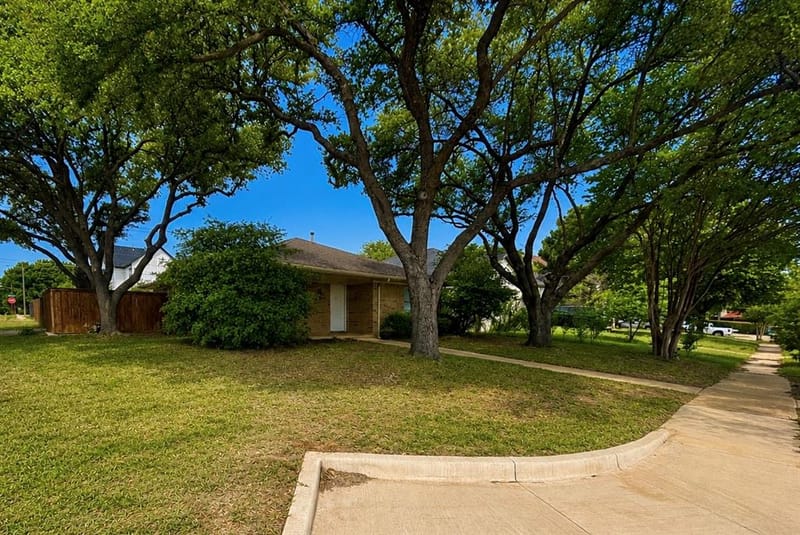 11103 Odette Avenue, Dallas TX 75228 - Photo 2