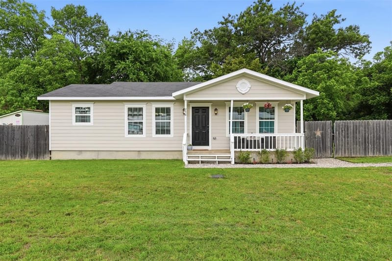 258 Spring Valley Circle, Azle TX 76020