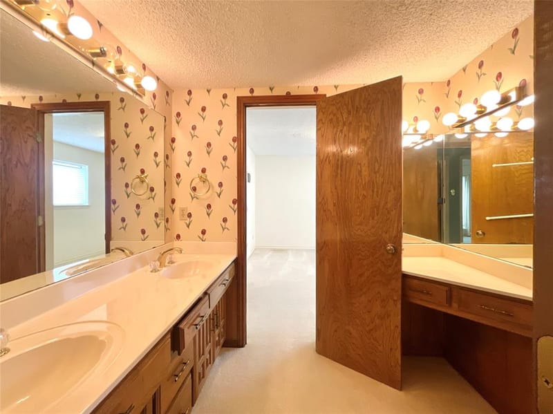 9931 Chimney Hill Lane, Dallas TX 75243 - Photo 23