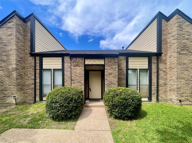 9931 Chimney Hill Lane, Dallas TX 75243 - Photo 3