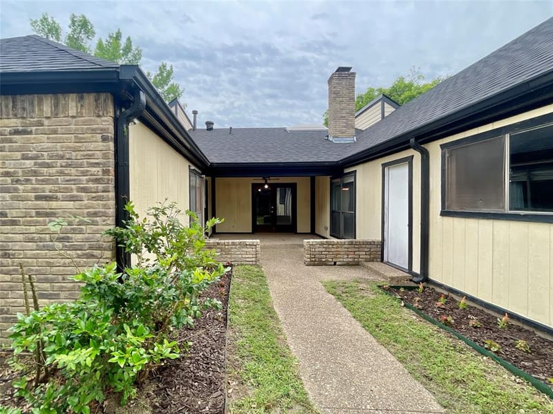 9931 Chimney Hill Lane, Dallas TX 75243 - Photo 32