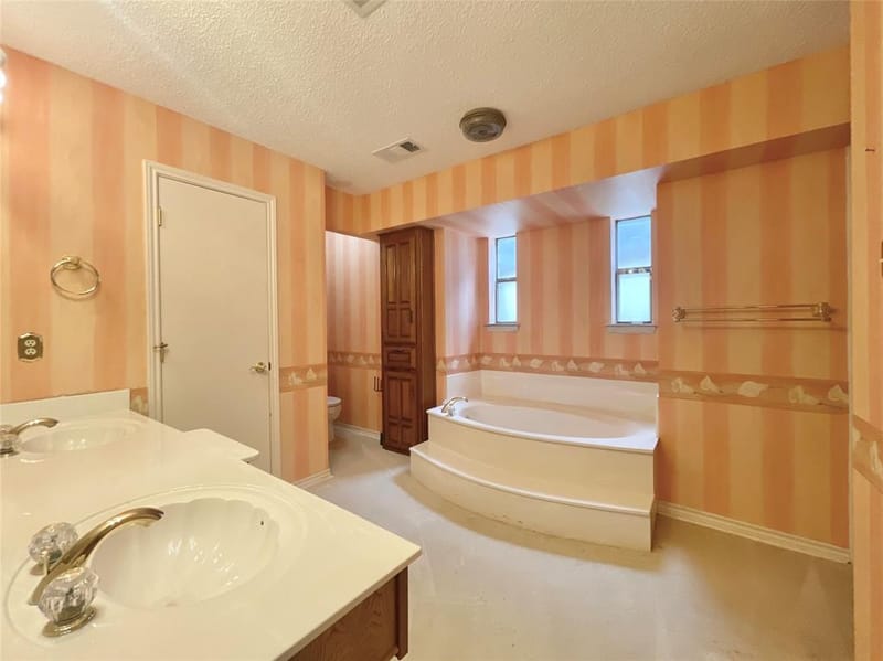 9931 Chimney Hill Lane, Dallas TX 75243 - Photo 30