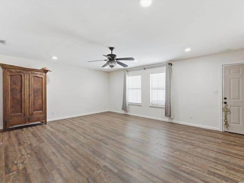 308 Oakwood Street, Chico TX 76431 - Photo 6