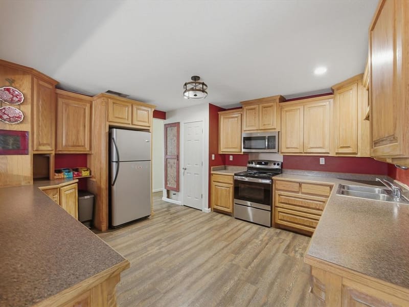 308 Oakwood Street, Chico TX 76431 - Photo 10