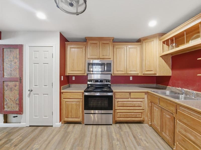 308 Oakwood Street, Chico TX 76431 - Photo 11