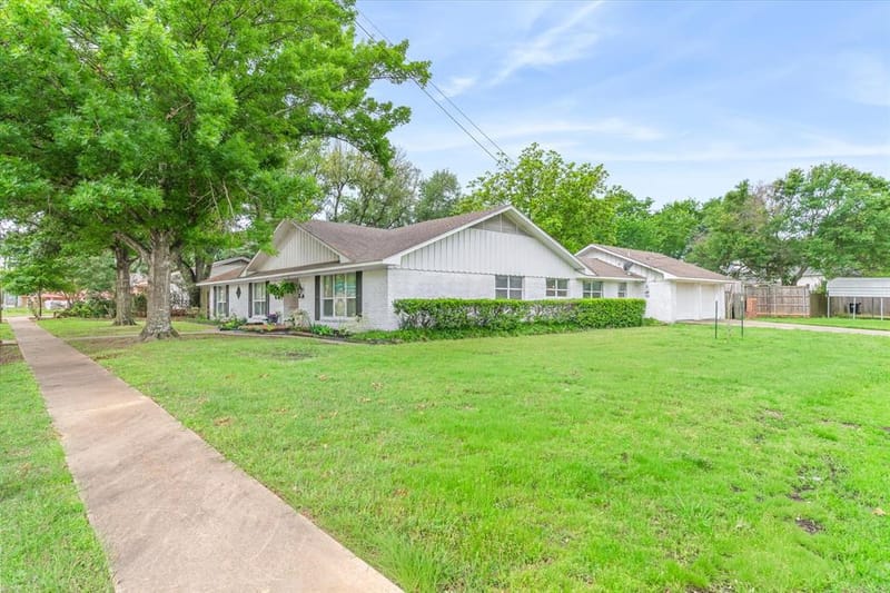202 S Houston Street, Edgewood TX 75117 - Photo 4